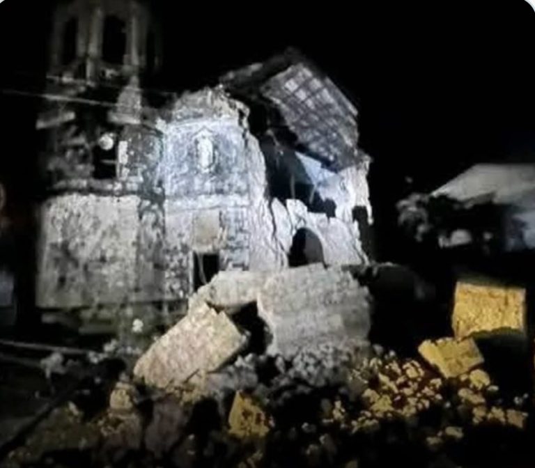 Strong quake causes widespread destruction in central Philippines